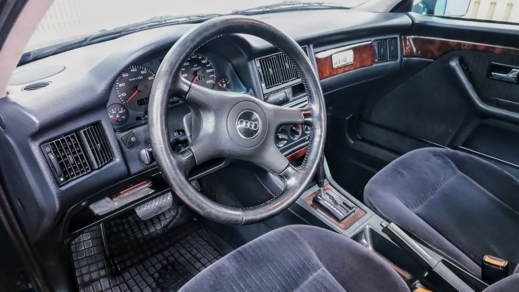 Audi 80; 2,6 газ/бензин, avtomat