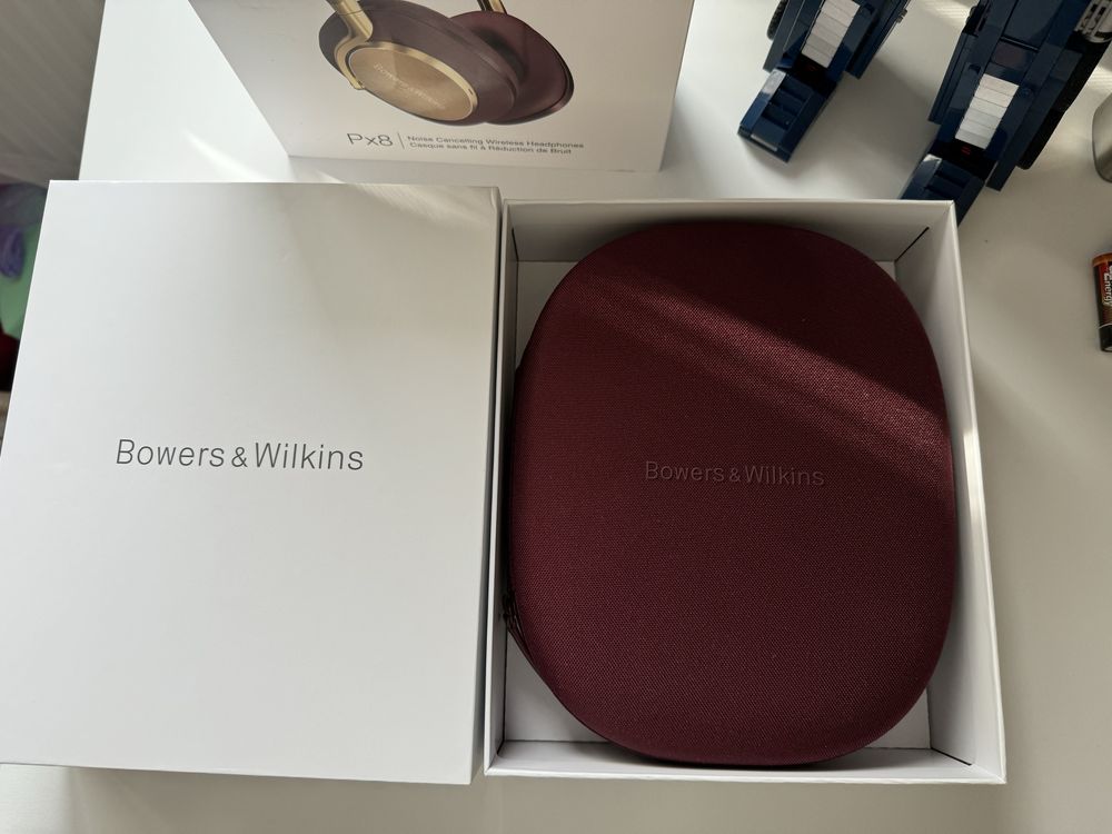 Bowers & Wilkins PX8