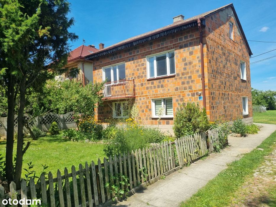 Przestronny dom z użytkowym poddaszem
