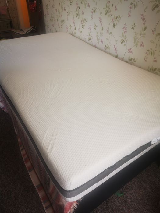 Łóżko, kanapa składana z materacem na wymiar.