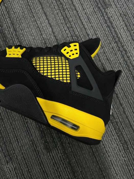 Buty damskie Trampk Jordan 4 Retro Thunder R.44