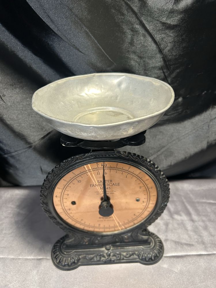 Waga kuchenna Salter – Czarna, zdobiona – Made in England