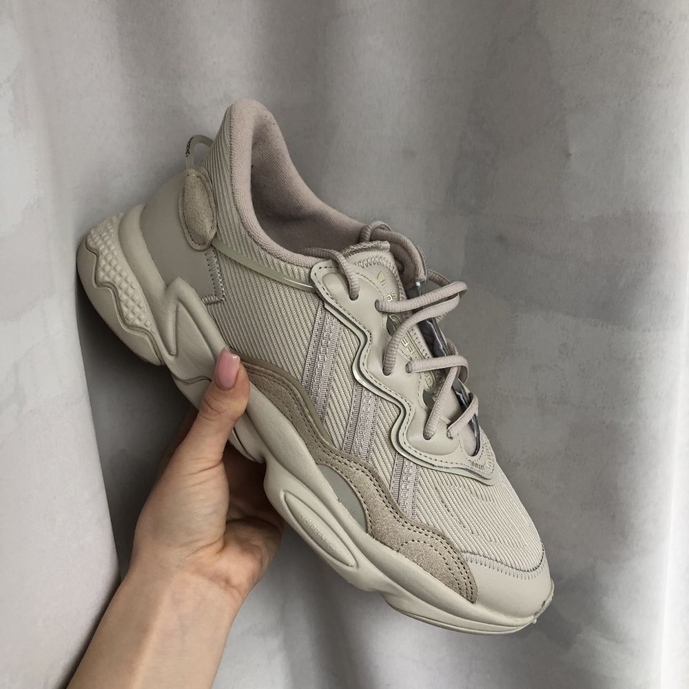 Кросівки Adidas Ozweego, 9,5 розмір