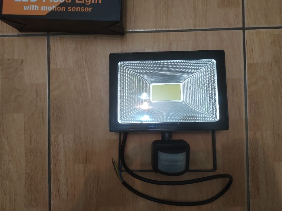 Светодиодный прожектор MEIKEE 50W с датчиком движения