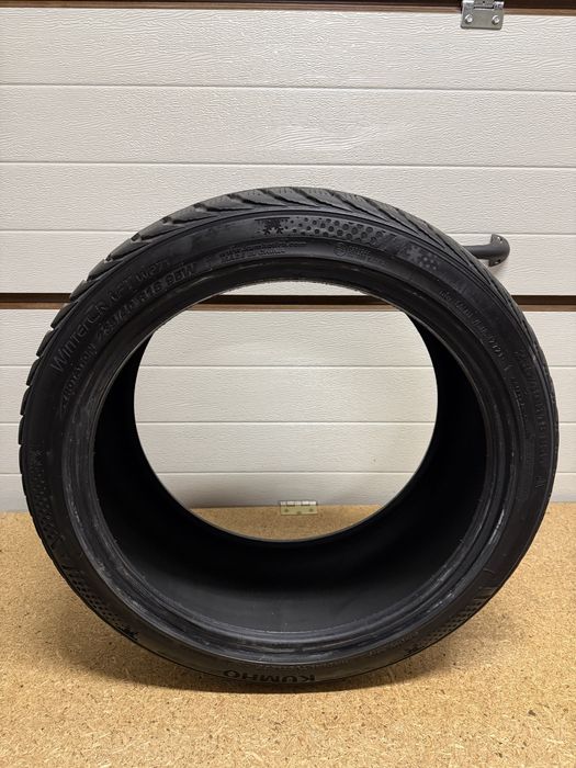 Opona zimowa kumho wintercraft wp71 235 -  40 R18 stan bdb