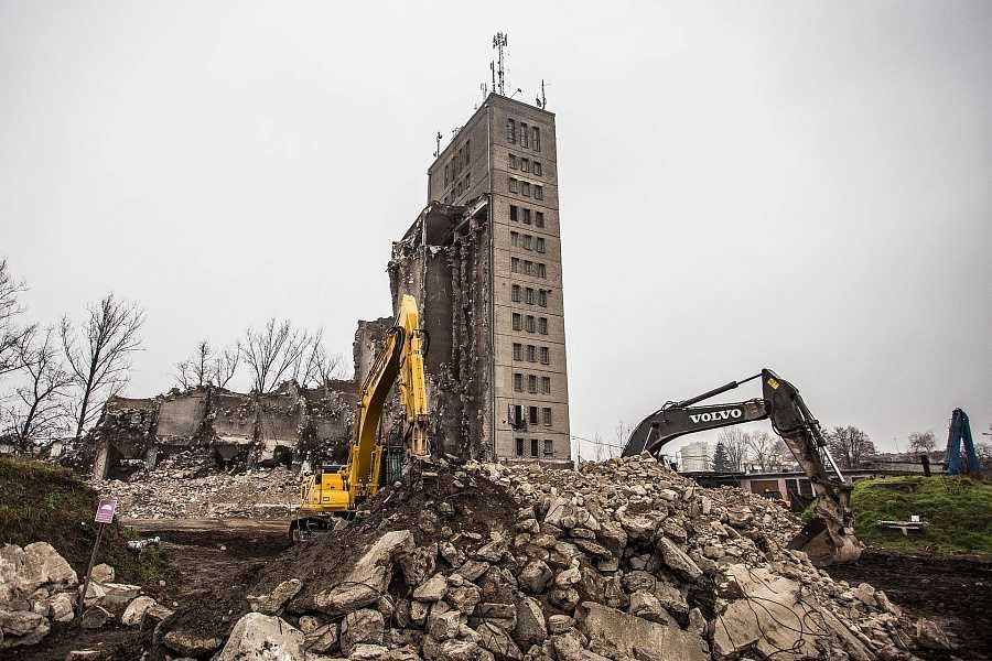 Демонтаж будинків, труб, фундаменту, ангару. Знесення, земельні роботи