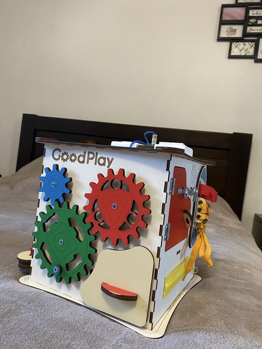 Іграшка. Розвиваюча. Бізікуб.