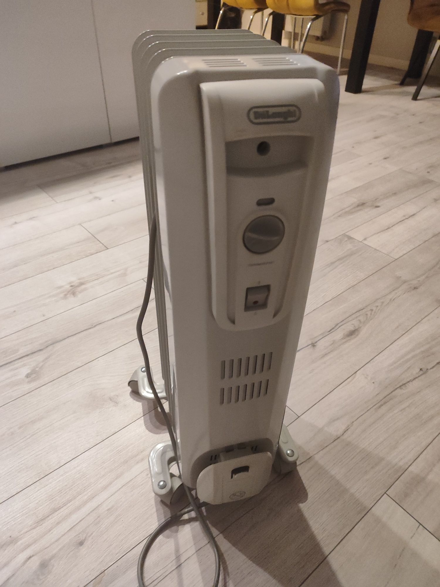 Grzejnik olejowy DeLonghi Hork KH770510M
