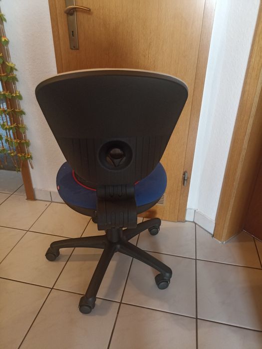 Продам комп'ютерне крісло