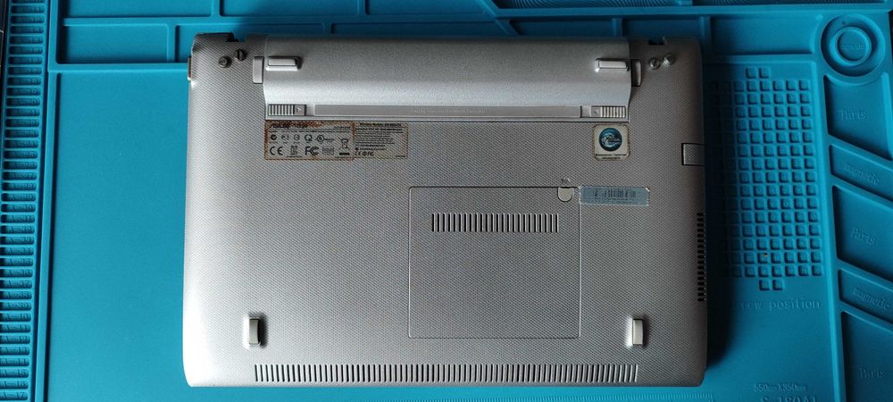 Нетбук 11.6" Asus Eee PC 1225B (без батареї) + сумка