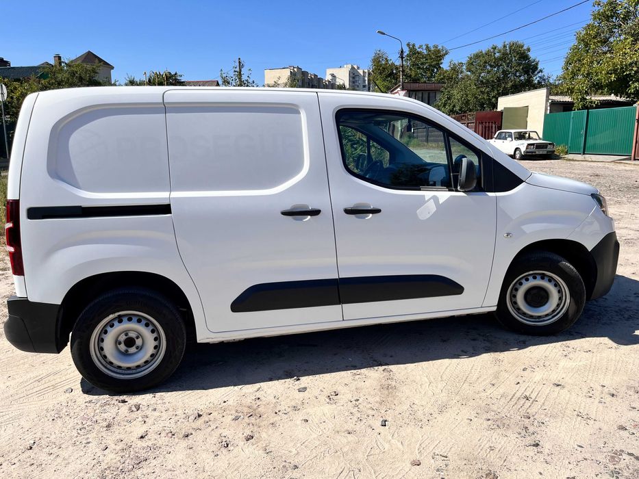 Продам свій автомобіль Citroen Berlingo 2019
