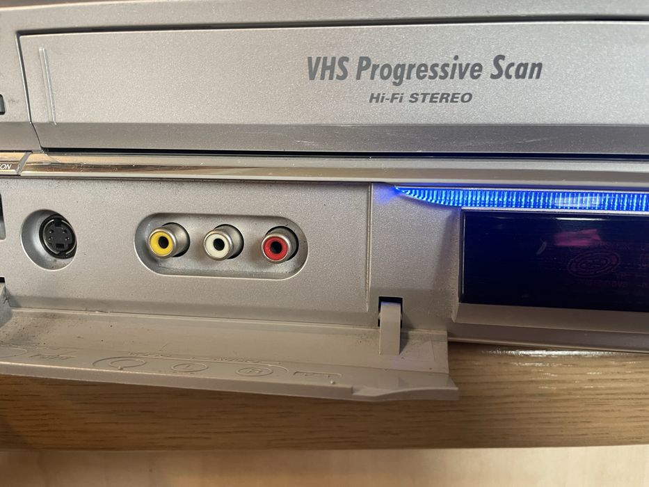 Nagrywarka VHS -DVD firmy JVC DR-MV55U