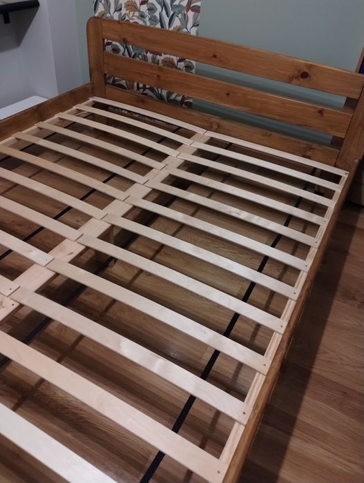 Łóżko sosnowe z materacem 160x200