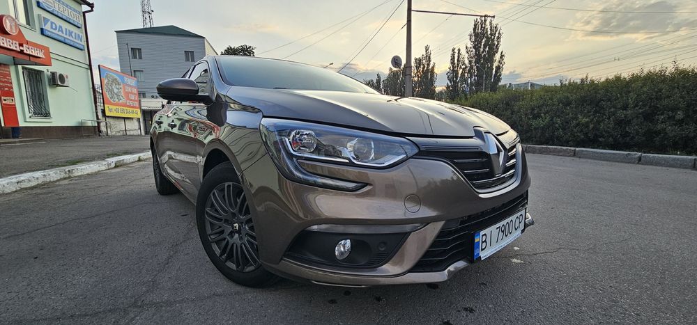 Офіційний Megane IV з автоматичною КПП