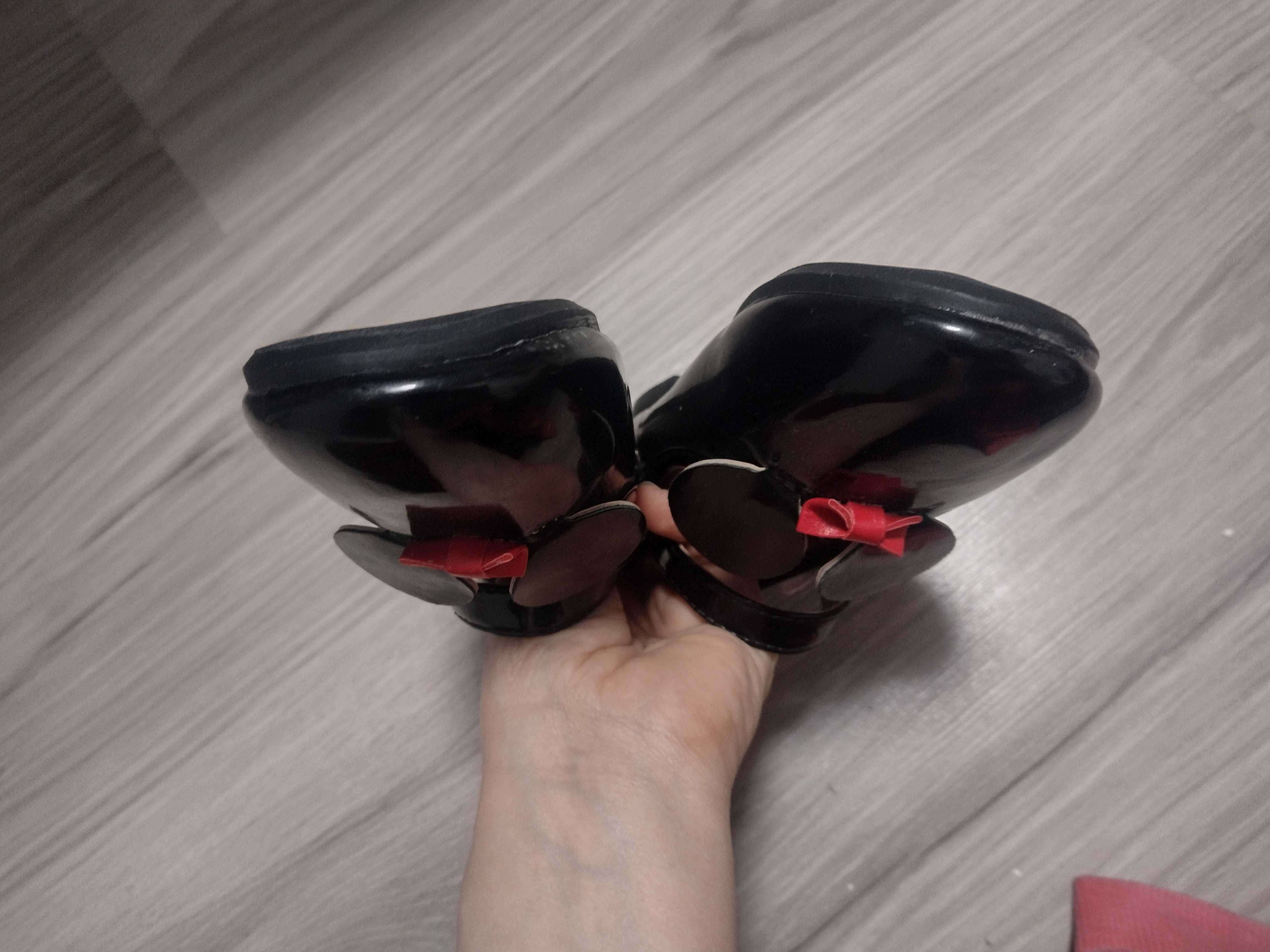 Śliczne baleriny myszka Minnie na rzepy 32