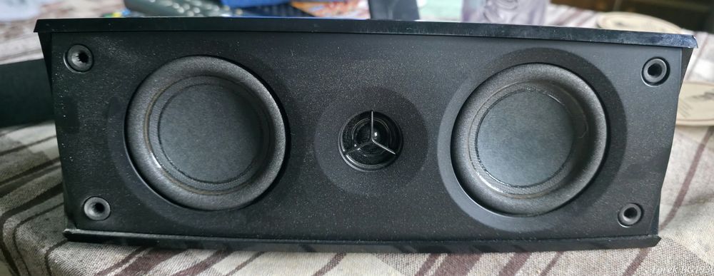 ONKYO głośnik centralny do kina domowego.