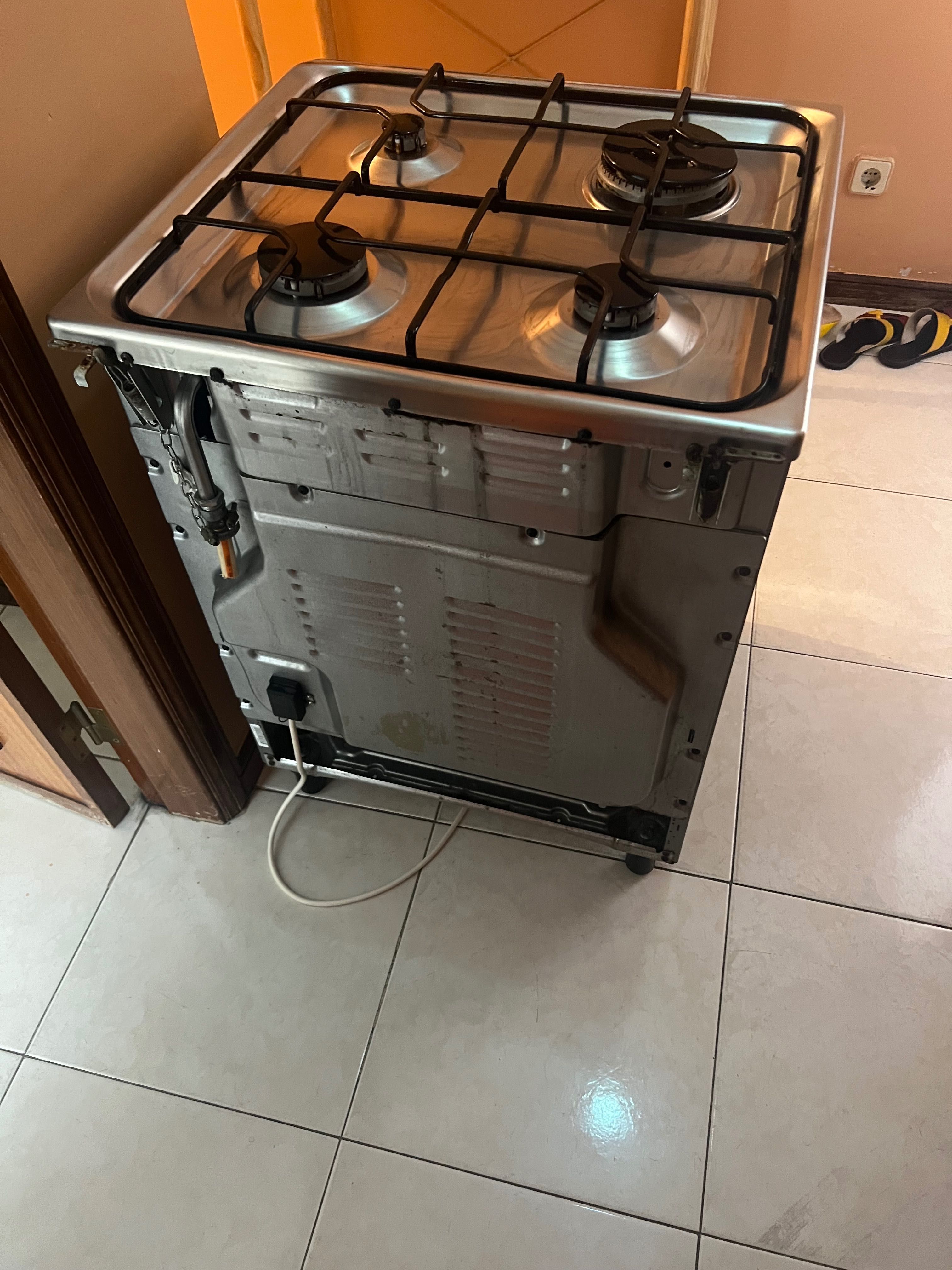Fogão e forno a funcionar