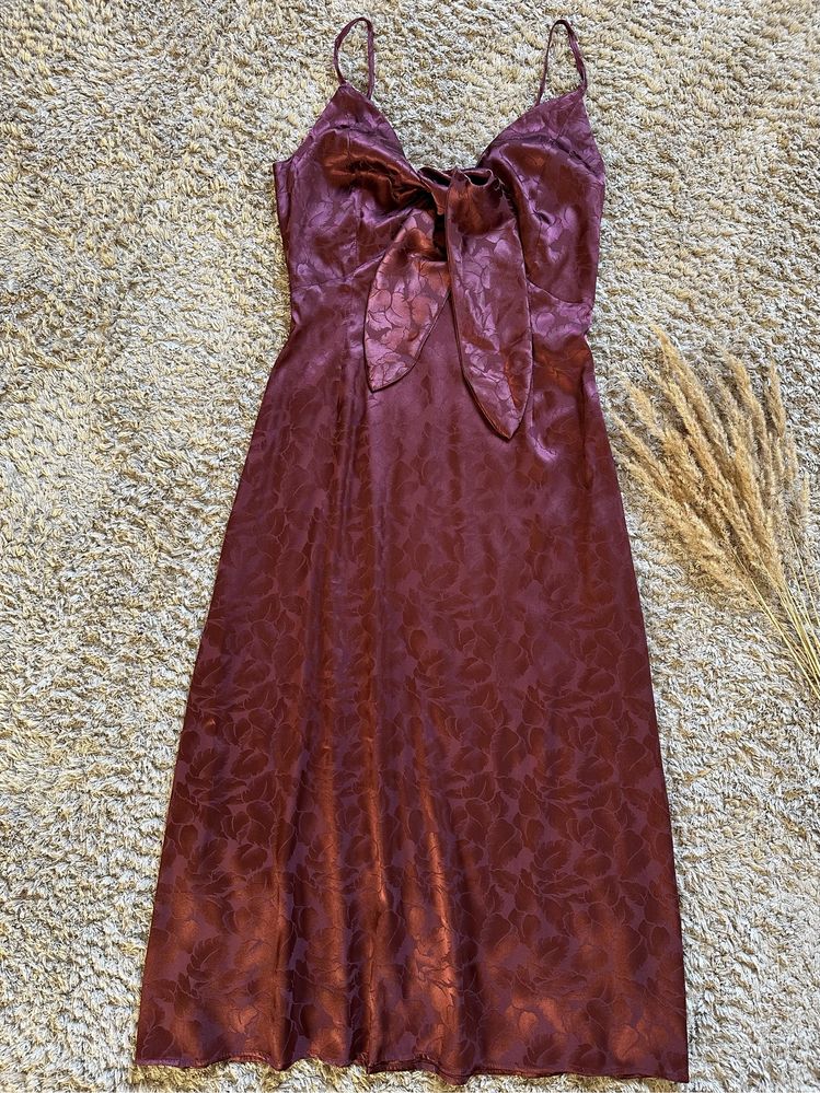 Шелковое платье миди на бретельках сатиновое платье червона сукня міді