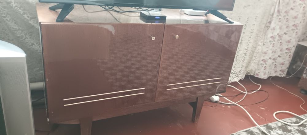 Продам тумбочку б/у под телевизор или что нибудь ещё. 150 грн. что