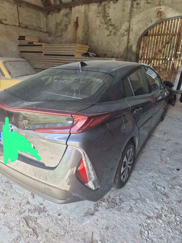 Toyota prius prime plug-in