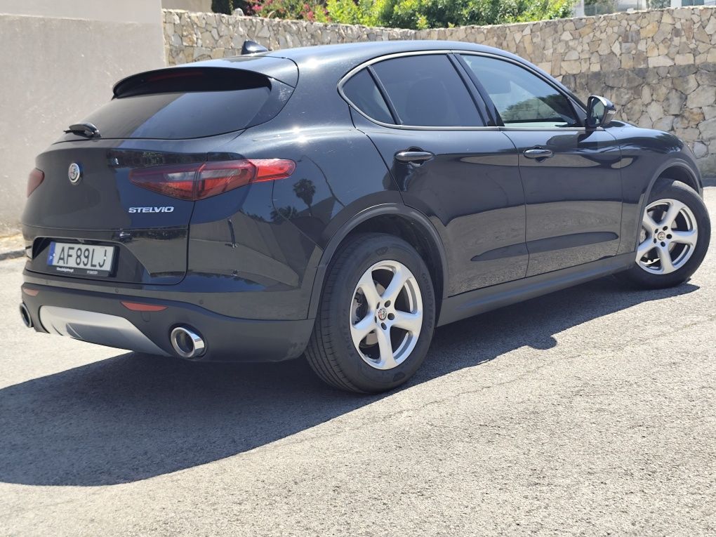 2021 Stelvio super AT8 2.2 Automático