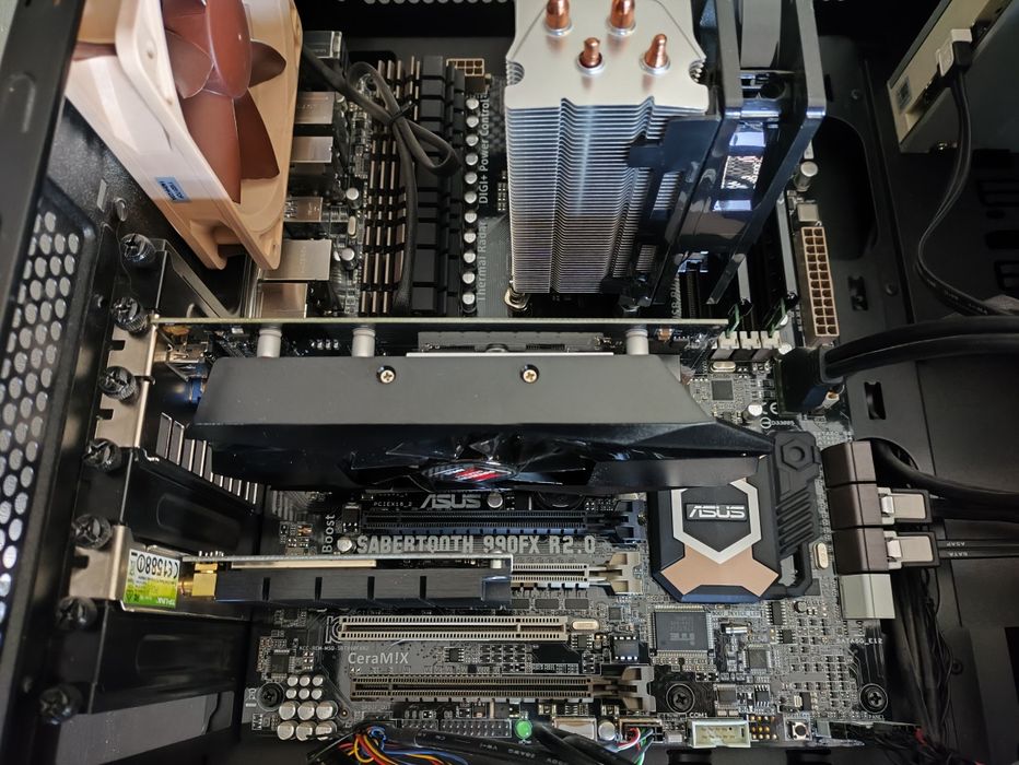 Motherboard Asus Sabertooth 990FX R2.0 (impecável)