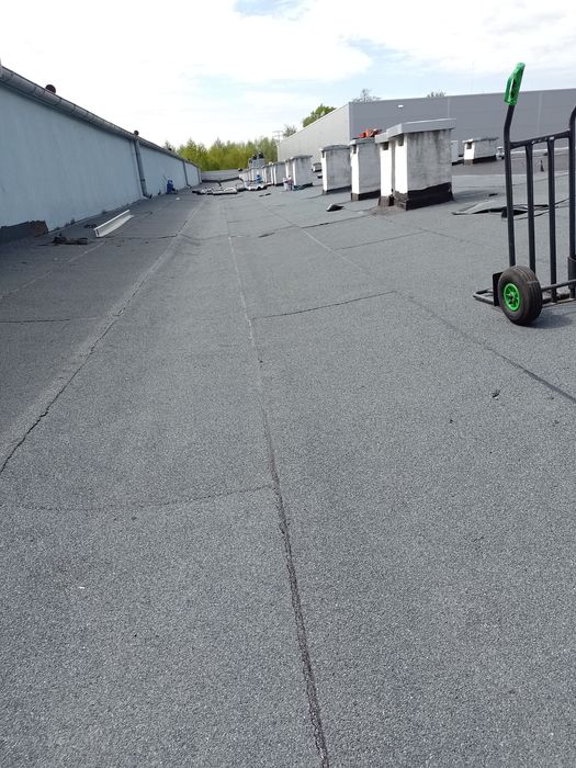 Dekarz dach   krycie papa, membrana, hydroizolacja blacharskie obróbki