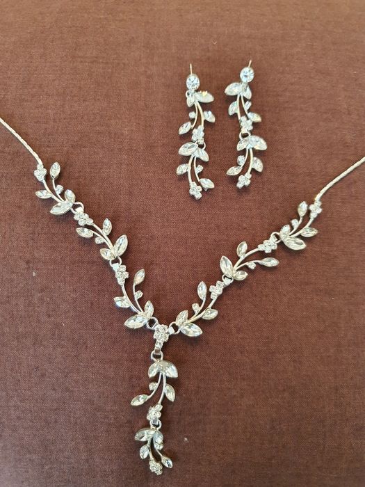 Колье и серьги бижутерия