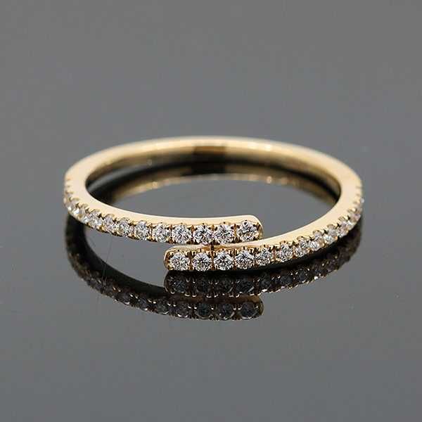 Złoty pierścionek z diamentami marki ROX delikatna obrączka 18K