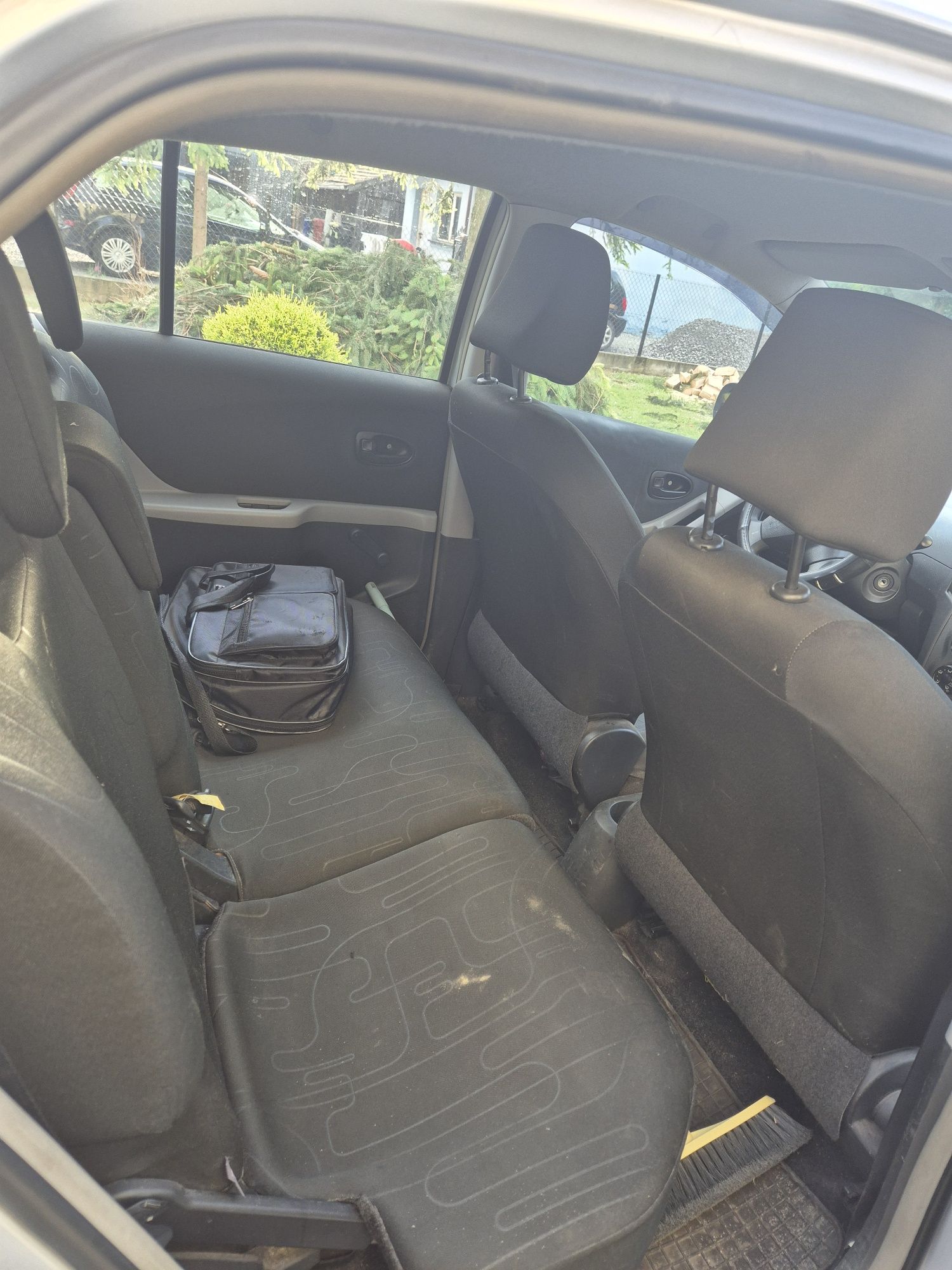 Toyota Yaris srebrna 2010