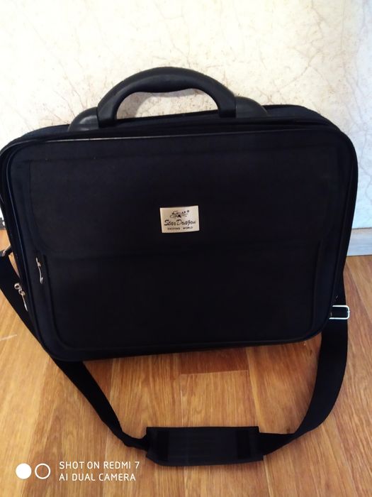 Сумка для ноутбука с рёбрами жёсткости.