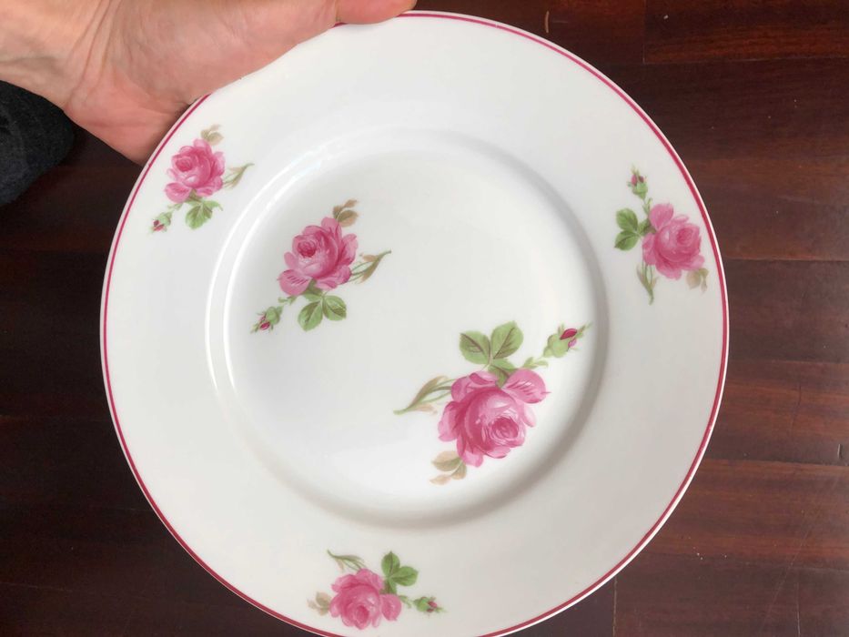 Serviço Vista Alegre rosas inicio sec XX pratos rasos, sopa e terrina