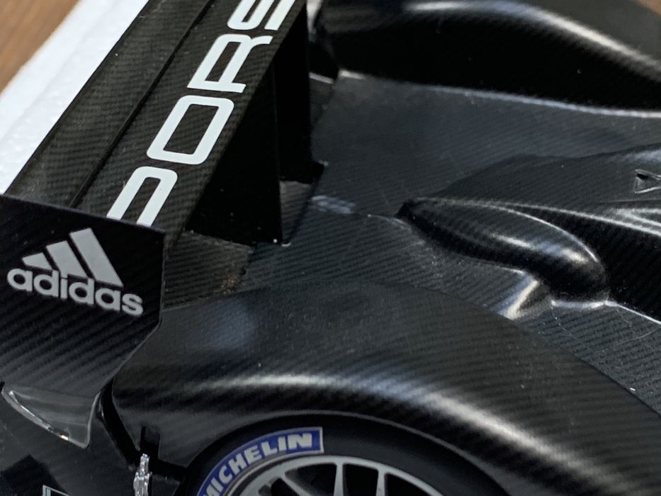 Porsche RS Spyder Carbon Body 1:18 Dealer edition