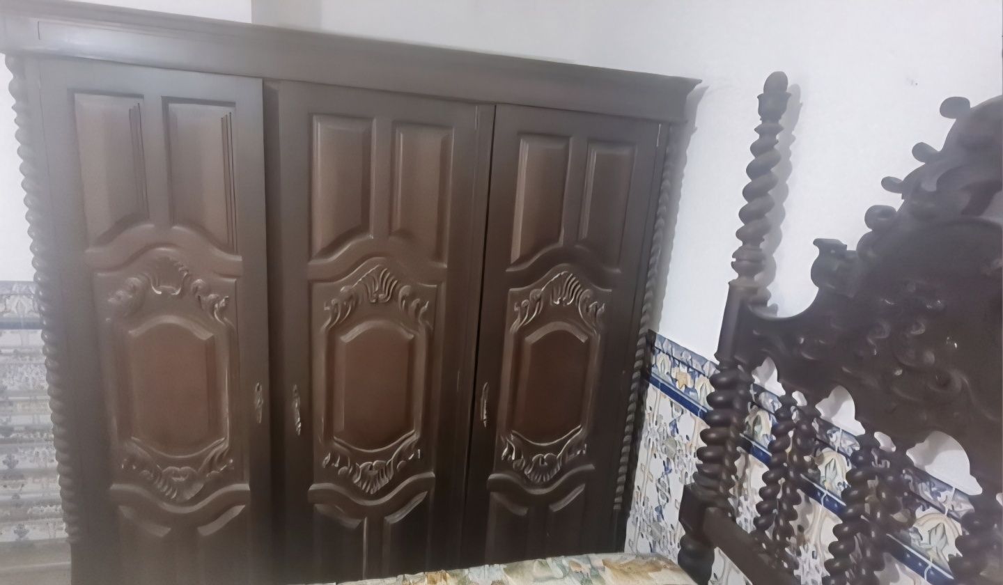 Guarda-roupa antigo