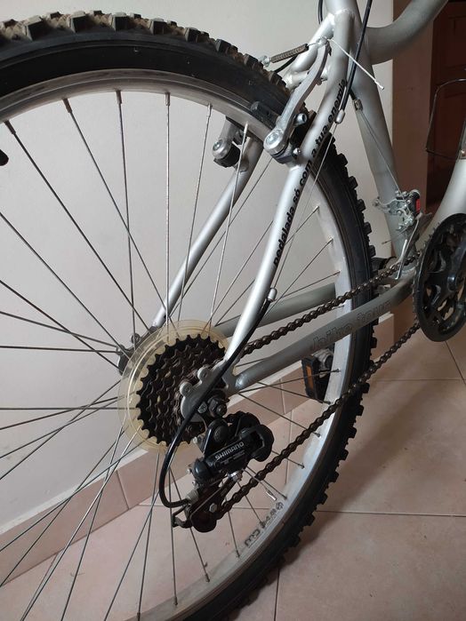 Bicicleta Bike Tour Cinzenta