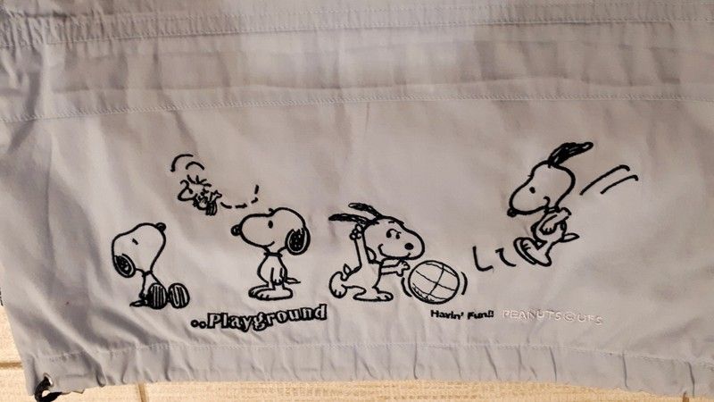 cienka kurteczka wiatrówka z kapturem Snoopy H&M 74-80