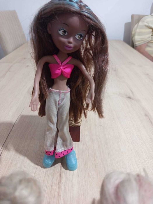 Bonecas Bratz. Roupa e acessórios