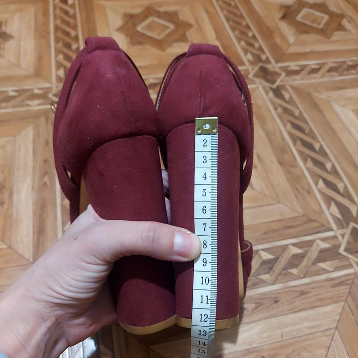 Босоножки новые цвет реальный