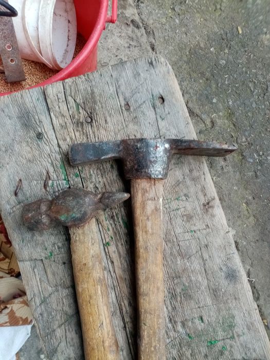 Молотки будівельні.