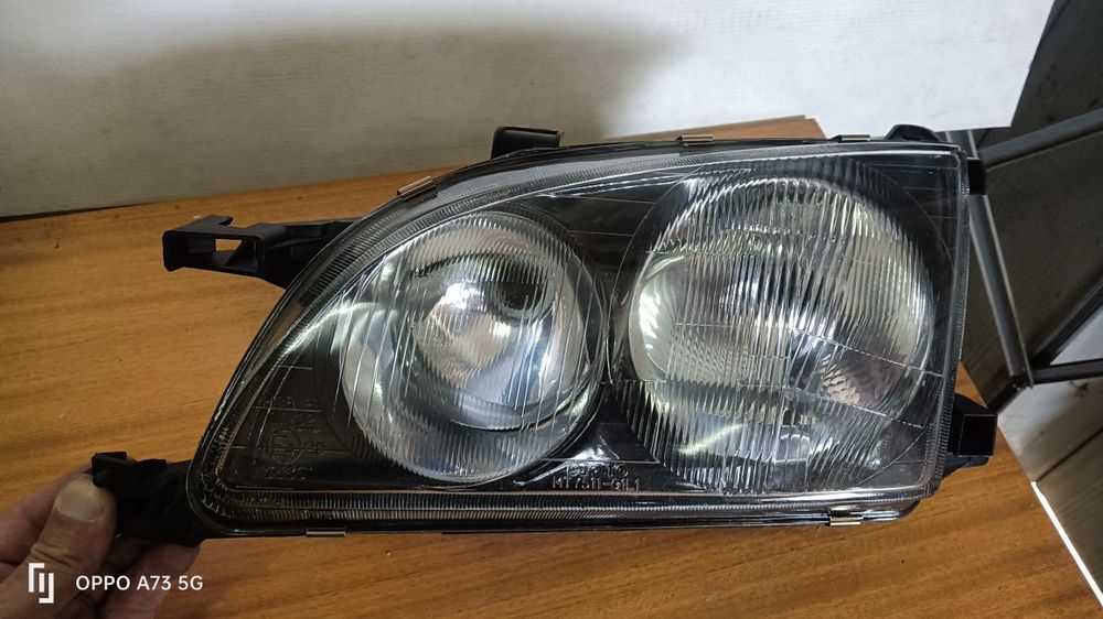Farol Toyota Avensis ótica 1998 esquerda Nova