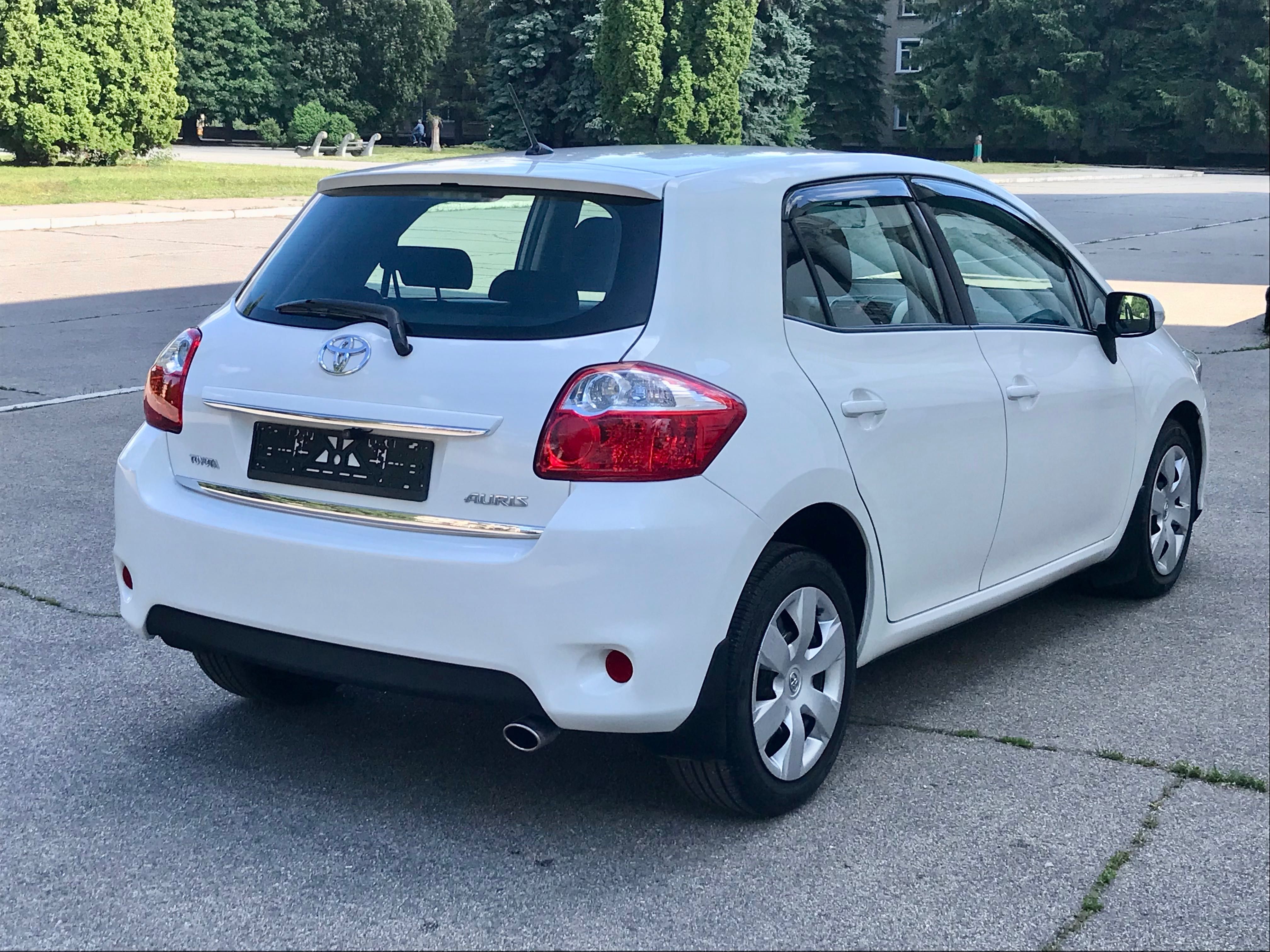 Тойота Аурис 2010г 1.6 Автомат.