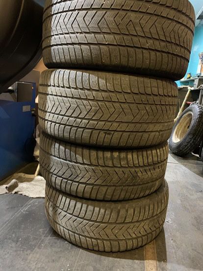 Продам зимнюю резину R20 разноширокие