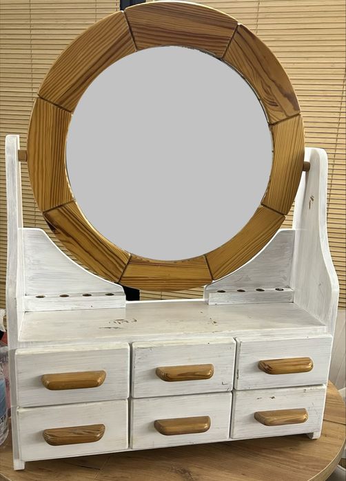 Sosnowa toaletka z szufladami - do powieszenia lub postawienia.