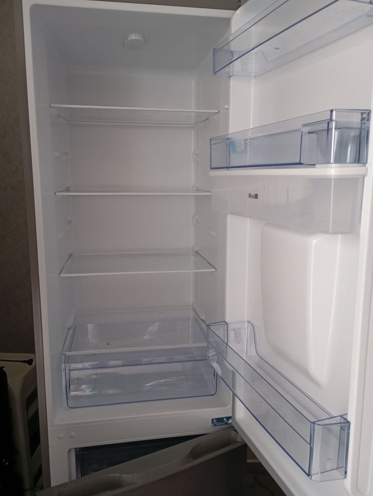 Vendo frigorífico  combinado novo