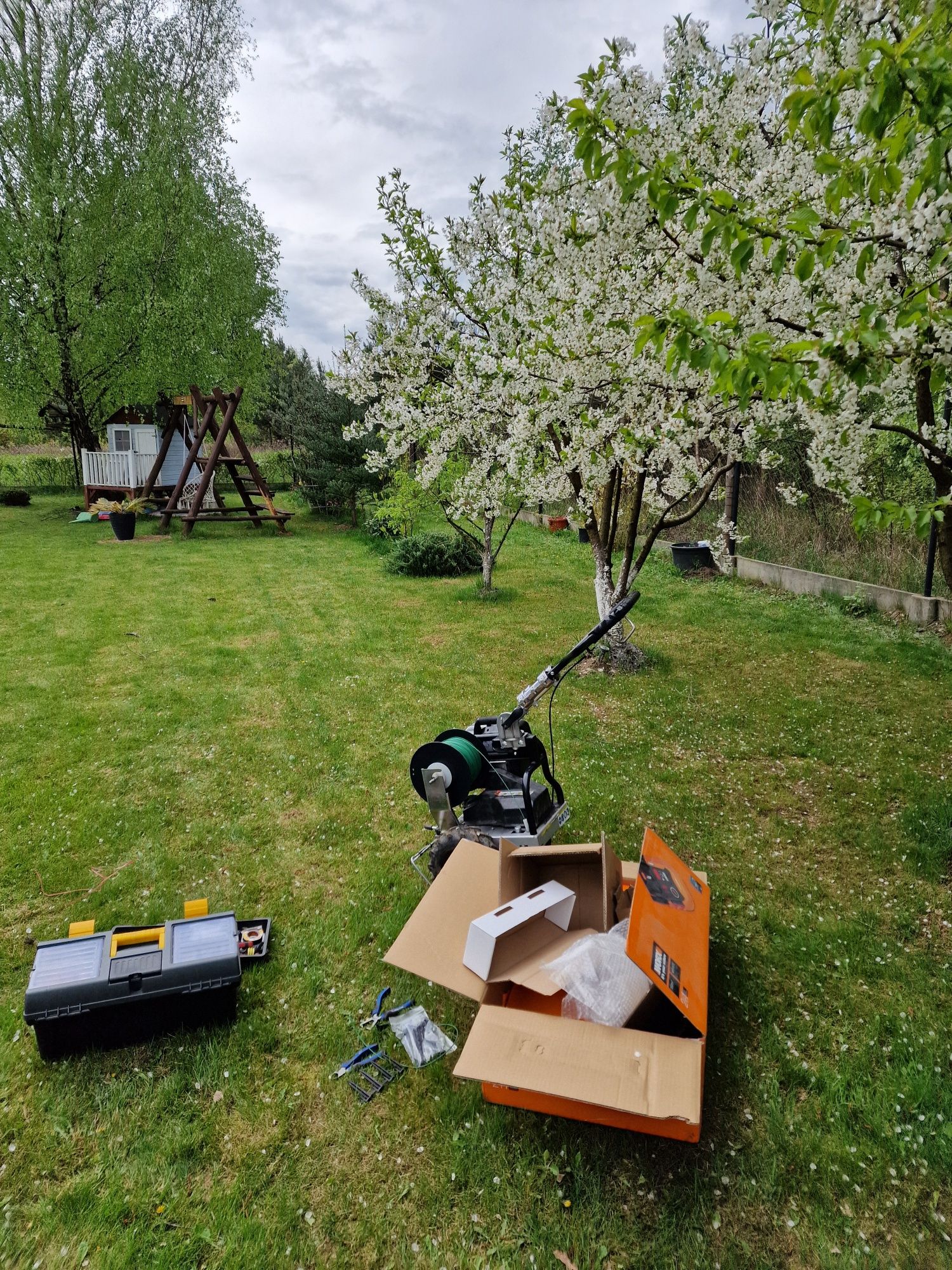 Instalacja robotów koszących . Montaż robotów koszących . Dobór robota