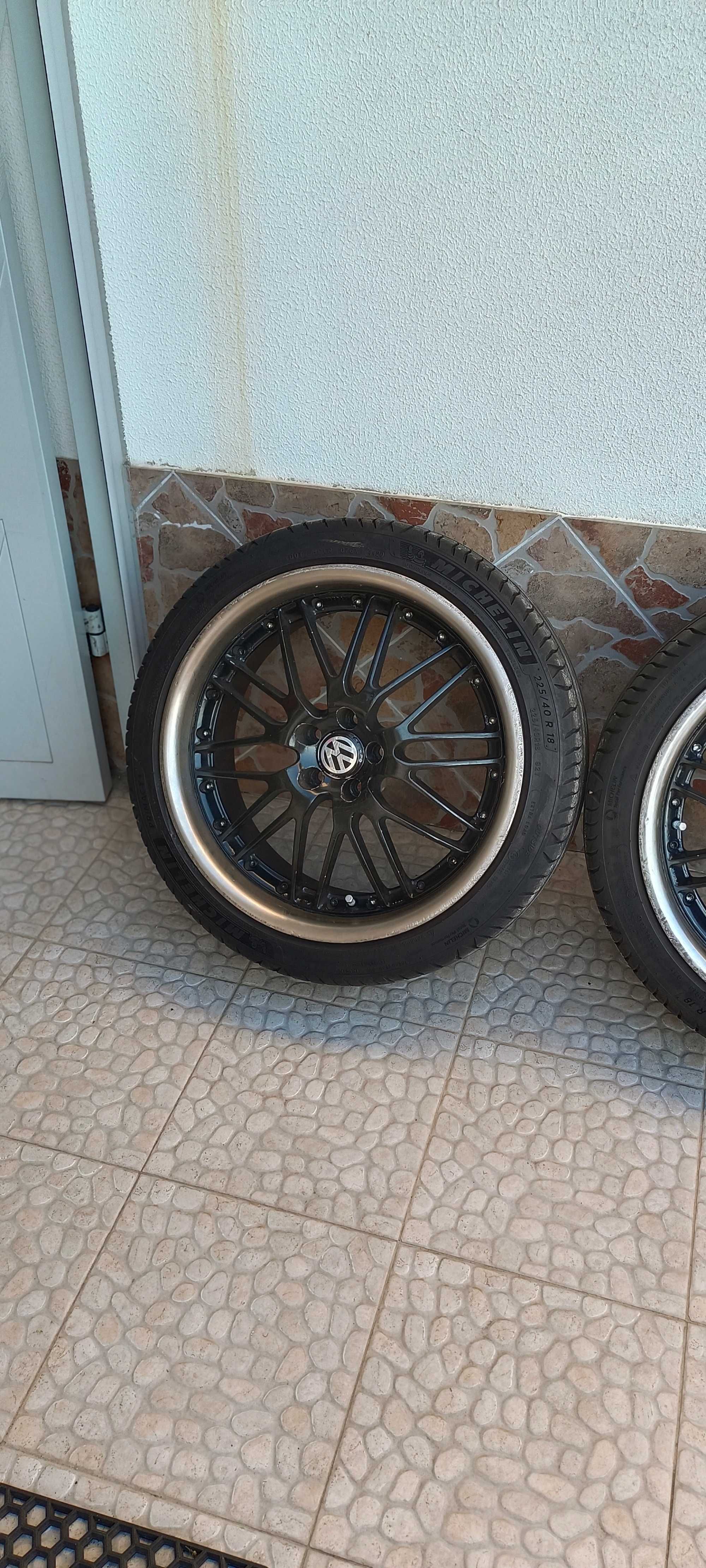 Vendo 4 Jantes Aro 18 com Pneus (80% de piso) – 450€

 5x100