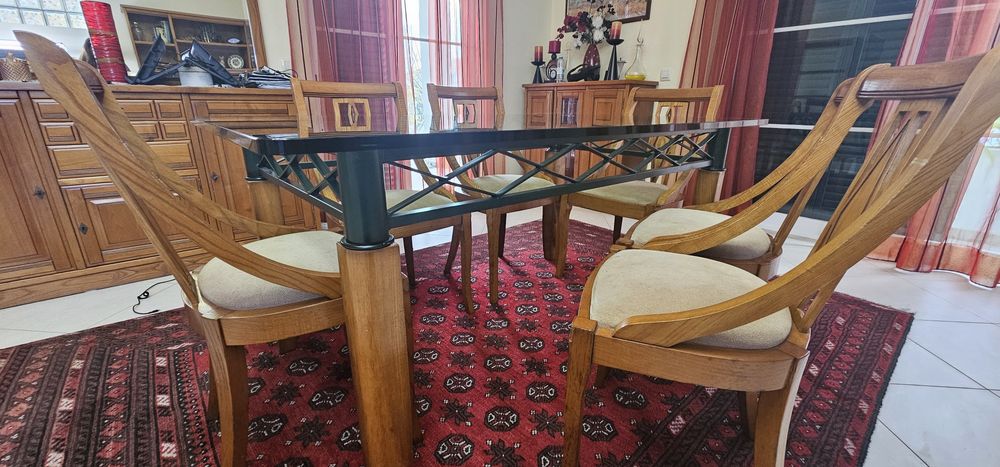 Mobilia sala jantar em madeira castanho