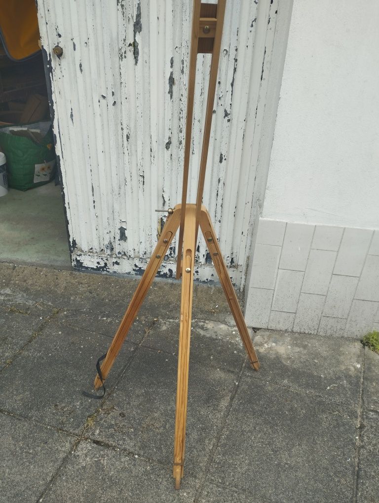 Cavalete de pintura em madeira