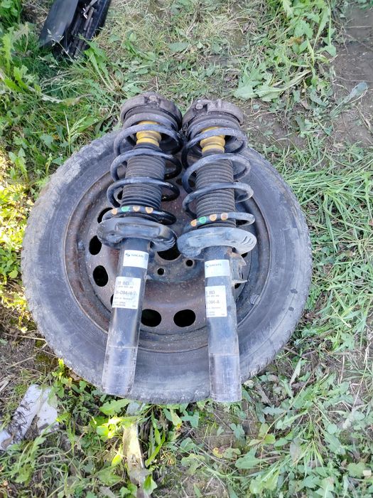 Kolumny sprężyny amortyzatory przód passat b6