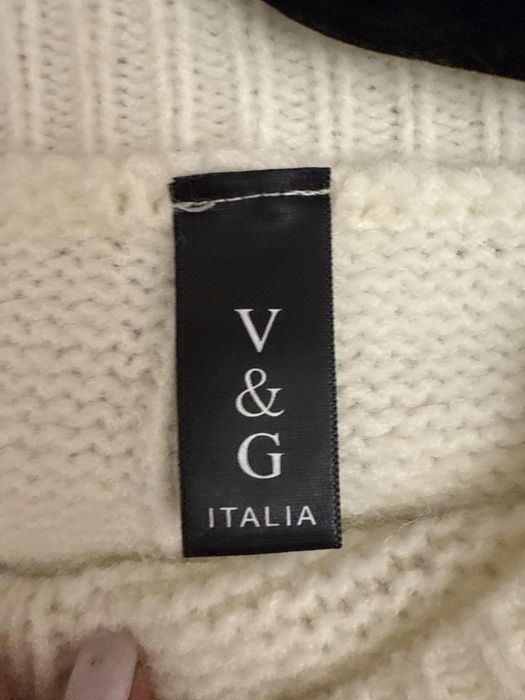 Білий жіночий светр